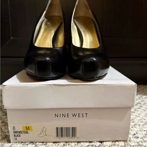 Nine West Black Heeled Shoes with Elegant Design